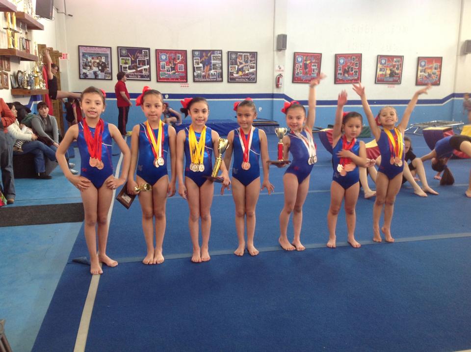 Pequeñas gimnastas destacan en Chihuahua.